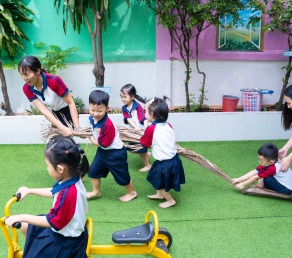 Vui chơi ngoài trời cùng các bé